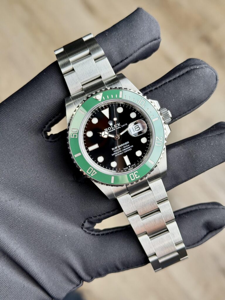 Rolex Submariner Date 41 Black/Green Oyster Preowned 2021 126610LV