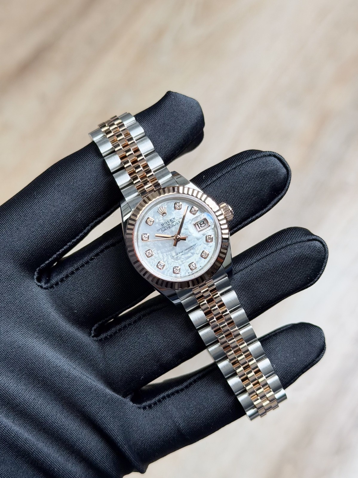 Rolex Datejust 28 MOP Pearl Diamond Fluted Jubilee Preowned 2017 279171