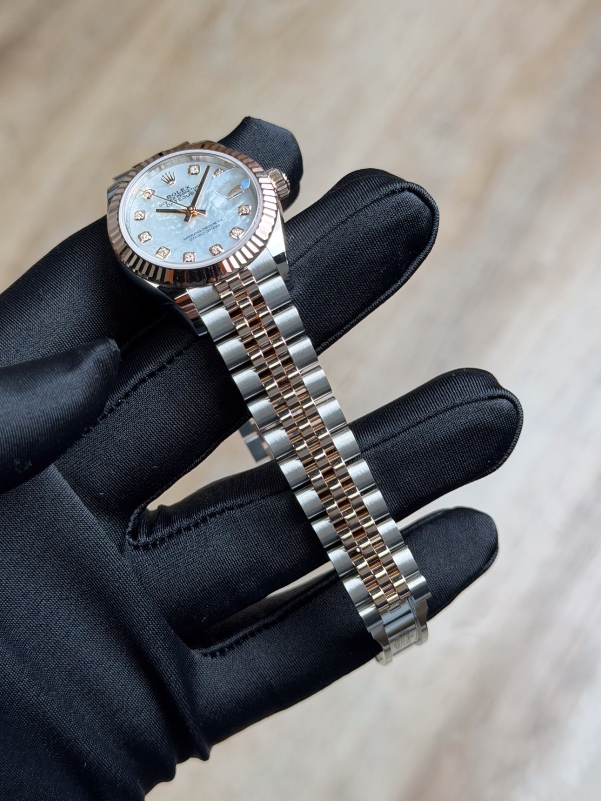 Rolex Datejust 28 MOP Pearl Diamond Fluted Jubilee 2026 Unworn 279171