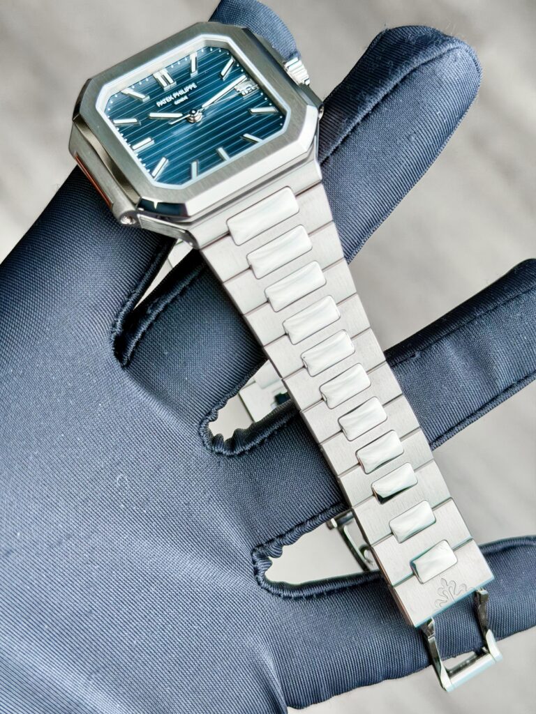 Patek Philippe Cubitus UNWORN 2026 Blue Index White Gold Bracelet 7128/1G-001