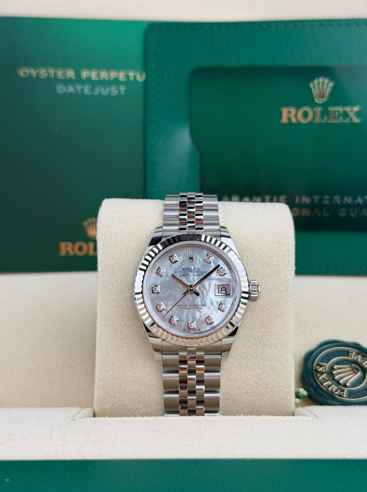 Rolex Datejust 28mm UNWORN 2026 MOP Pearl Diamond Fluted Jubilee 279174
