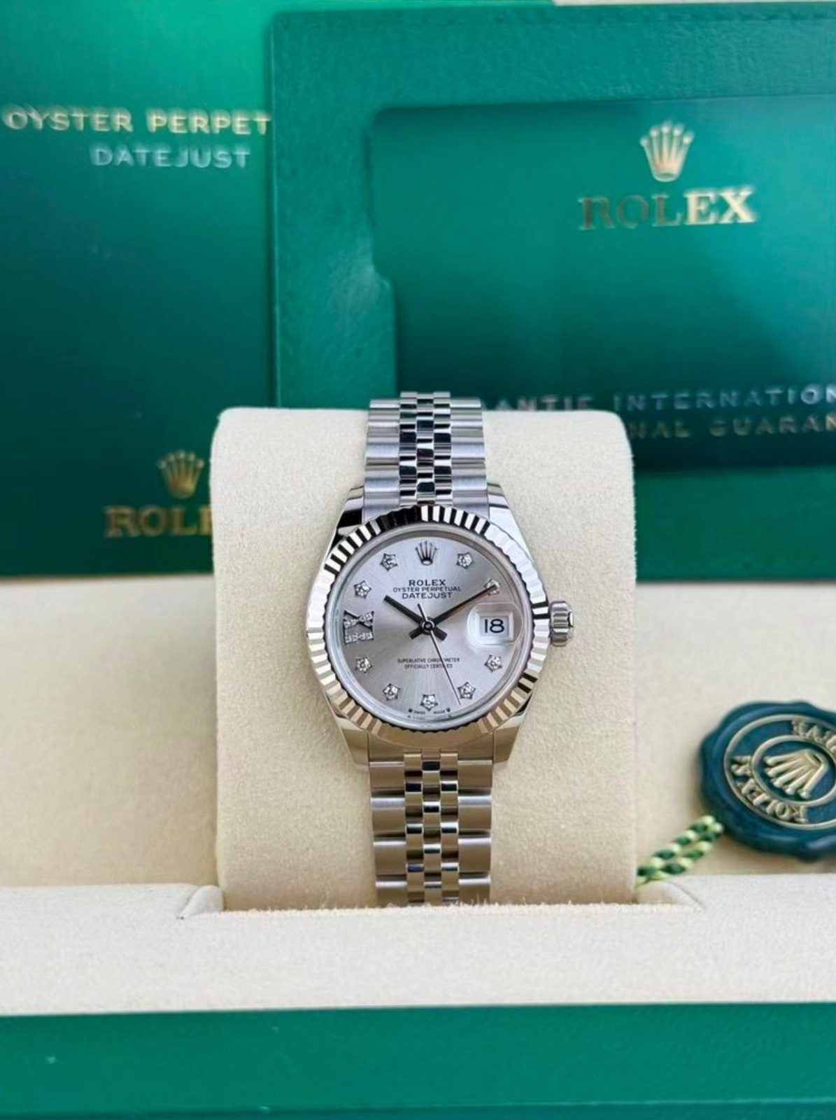 Rolex Datejust 28mm UNWORN 2026 Silver Star Diamonds Fluted Jubilee 279174