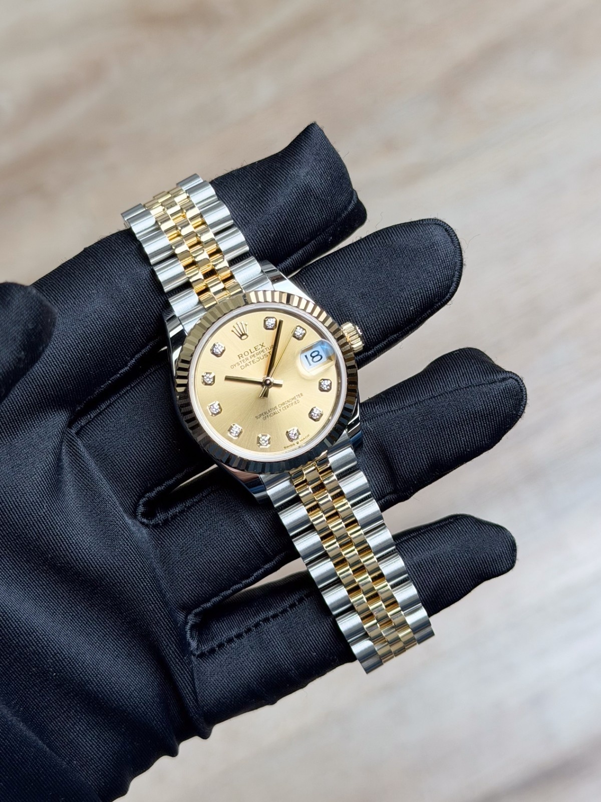 Rolex Datejust 31mm UNWORN 2026 Champagne Diamond Fluted Jubilee 278273