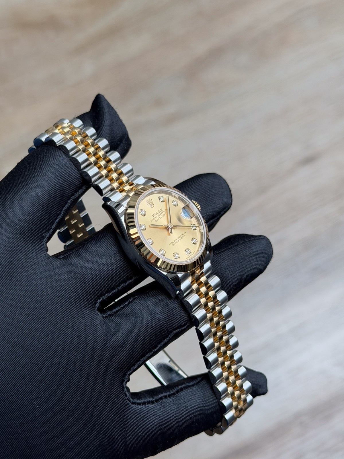 Rolex Datejust 31mm UNWORN 2026 Champagne Diamond Fluted Jubilee 278273
