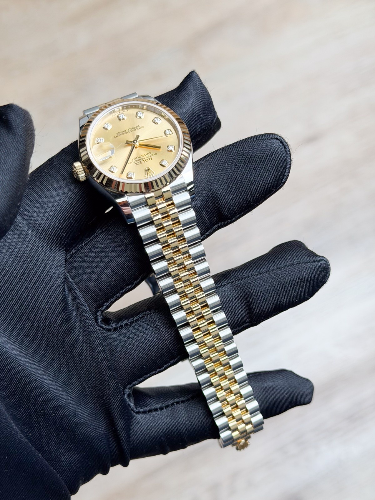 Rolex Datejust 31mm UNWORN 2026 Champagne Diamond Fluted Jubilee 278273