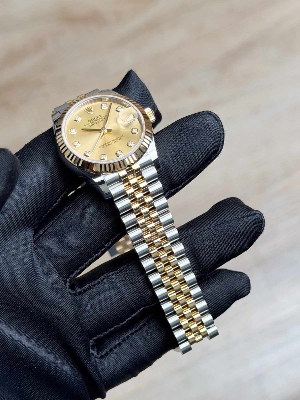Rolex Datejust 31mm UNWORN 2026 Champagne Diamond Fluted Jubilee 278273