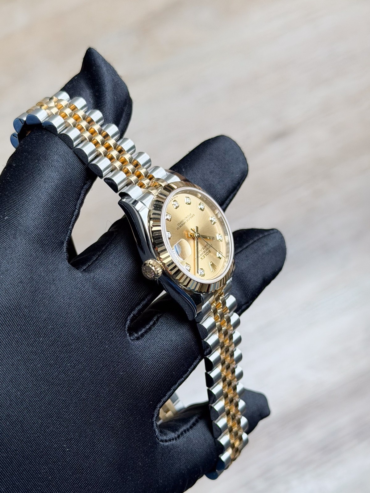 Rolex Datejust 31mm UNWORN 2026 Champagne Diamond Fluted Jubilee 278273