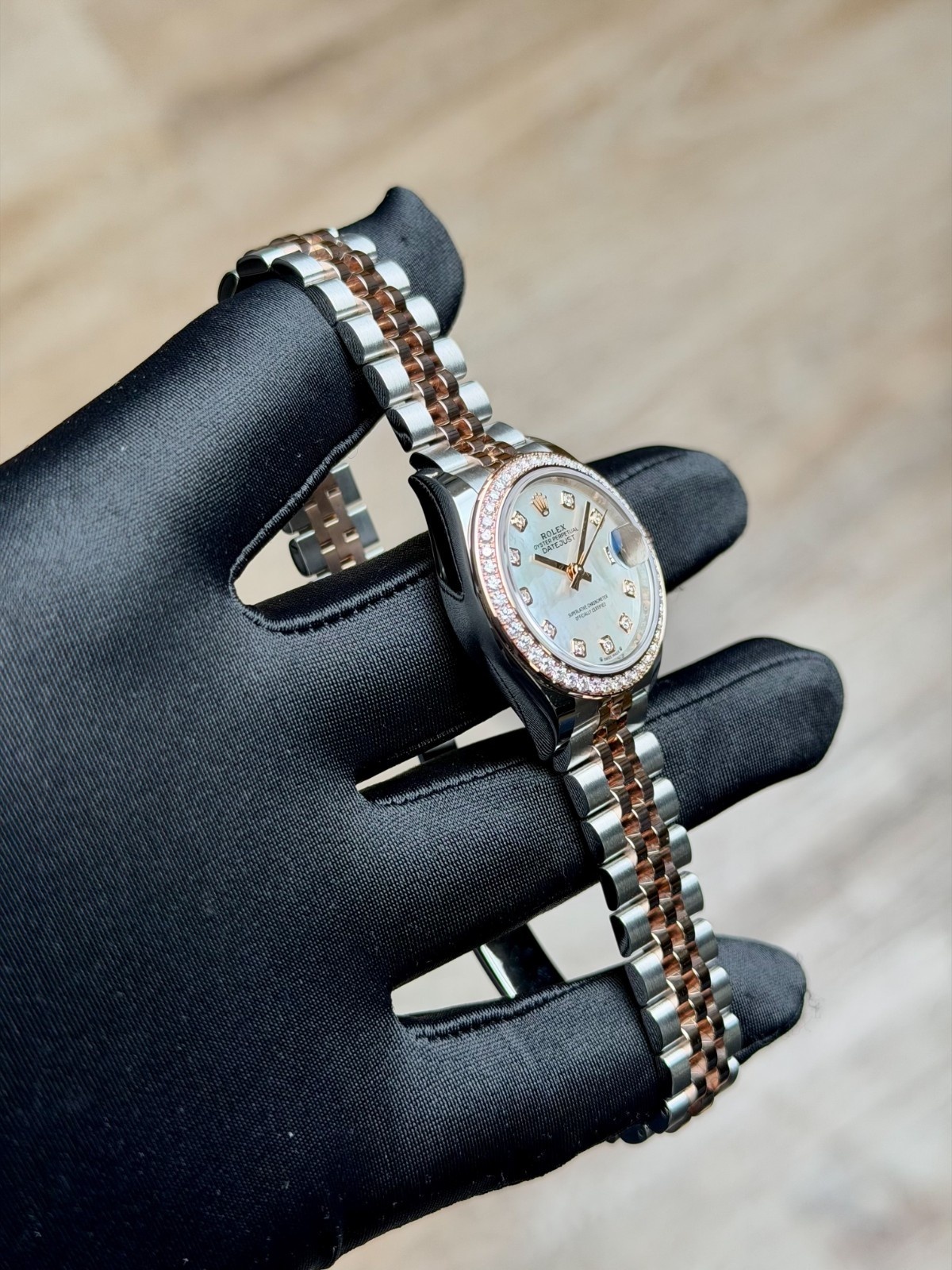 Rolex Datejust 28mm UNWORN 2026 MOP Pearl Diamond Bezel Jubilee 279381RBR