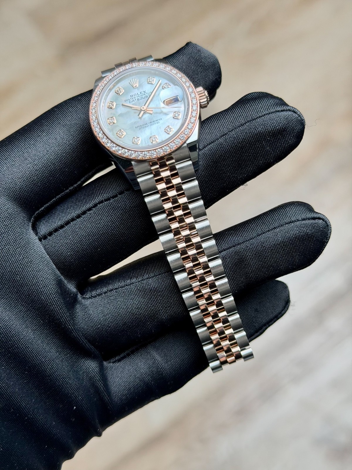 Rolex Datejust 28mm UNWORN 2026 MOP Pearl Diamond Bezel Jubilee 279381RBR