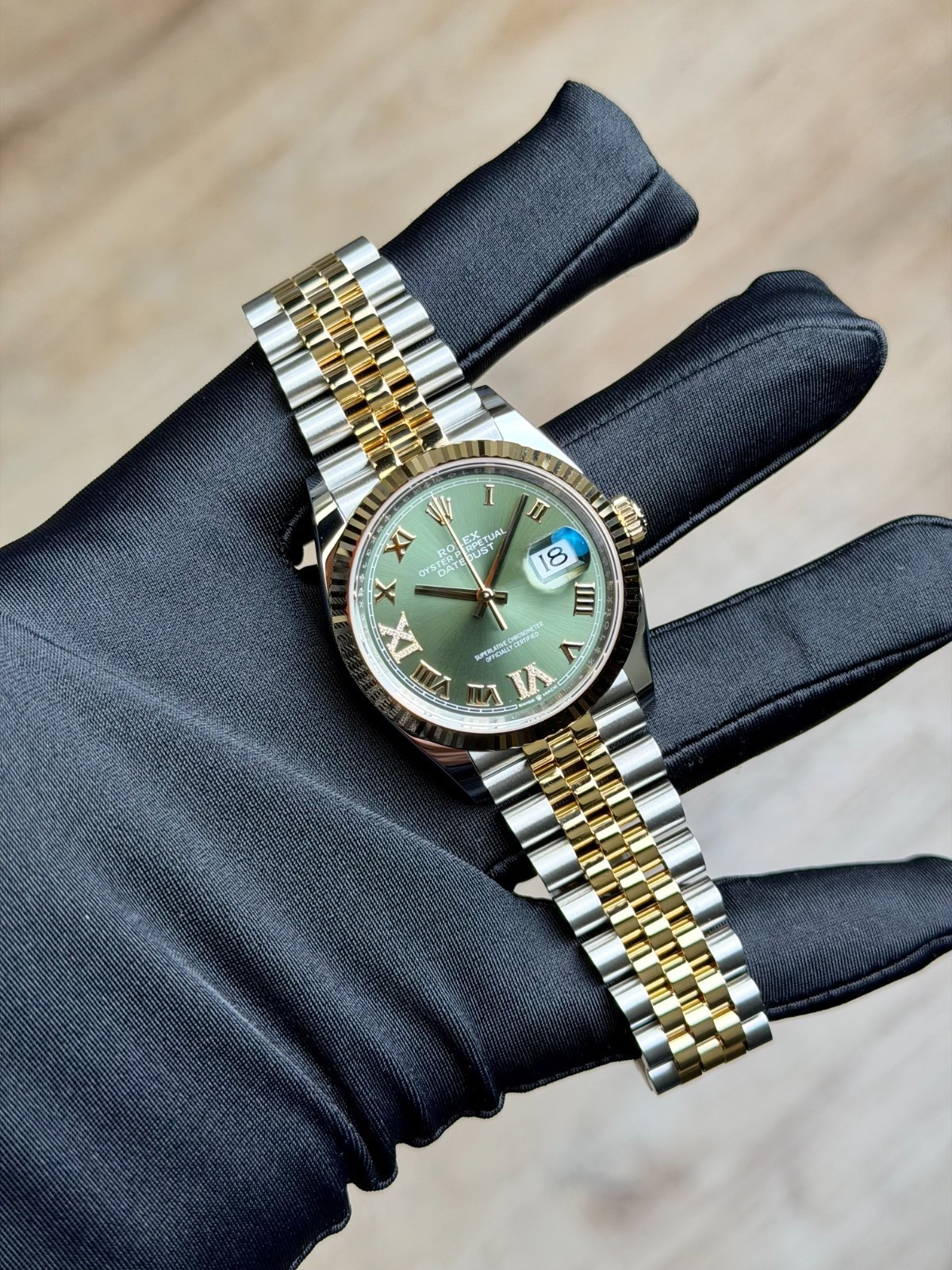Rolex Datejust 36mm UNWORN 2026 Olive Green Roman VIIX Fluted Jubilee 126233