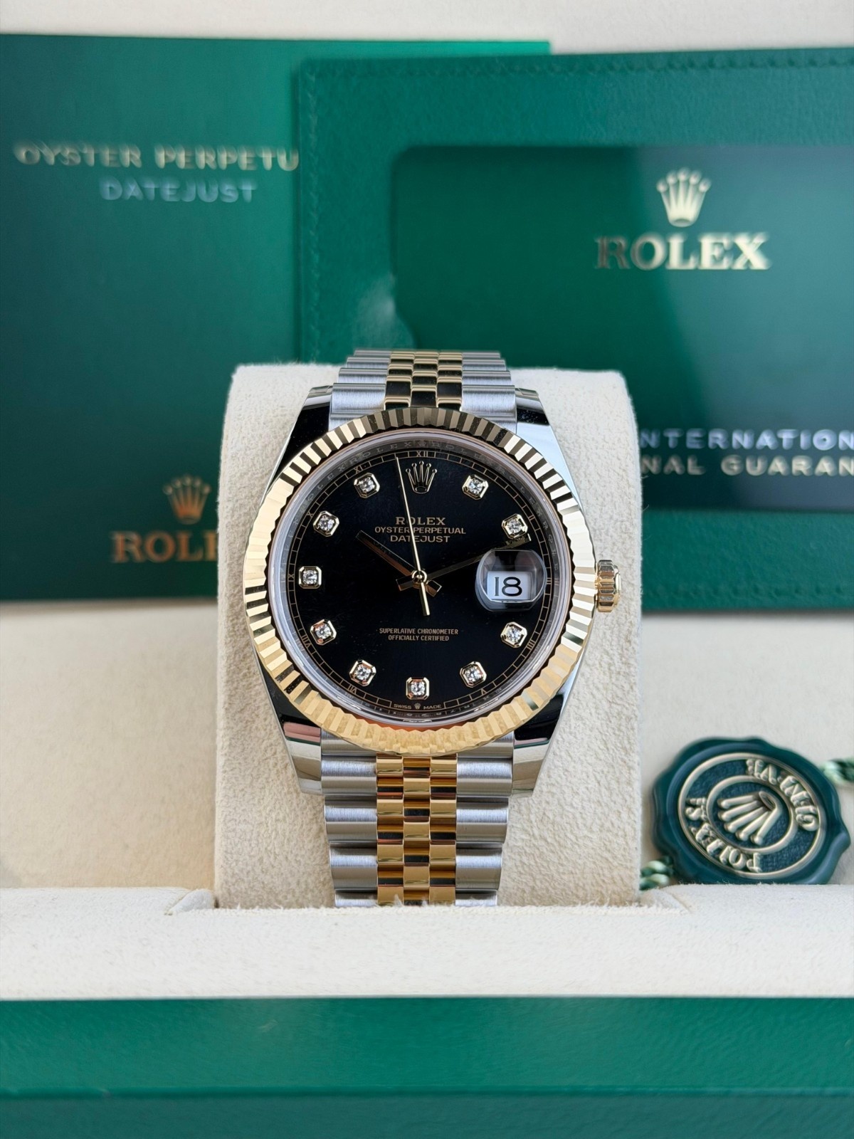 Rolex Datejust 41mm UNWORN 2026 Black Diamond Fluted Jubilee 126333
