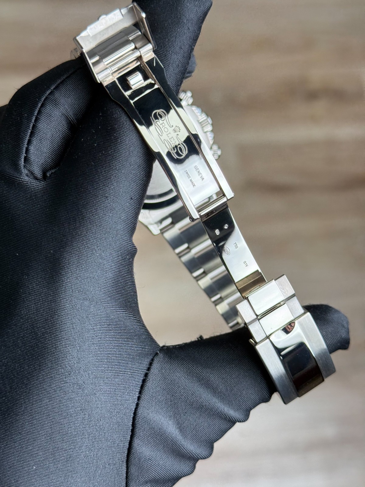 Rolex Daytona 40 Black Diamond Rainbow Saphhire Oyster Preowned 116599RBOW