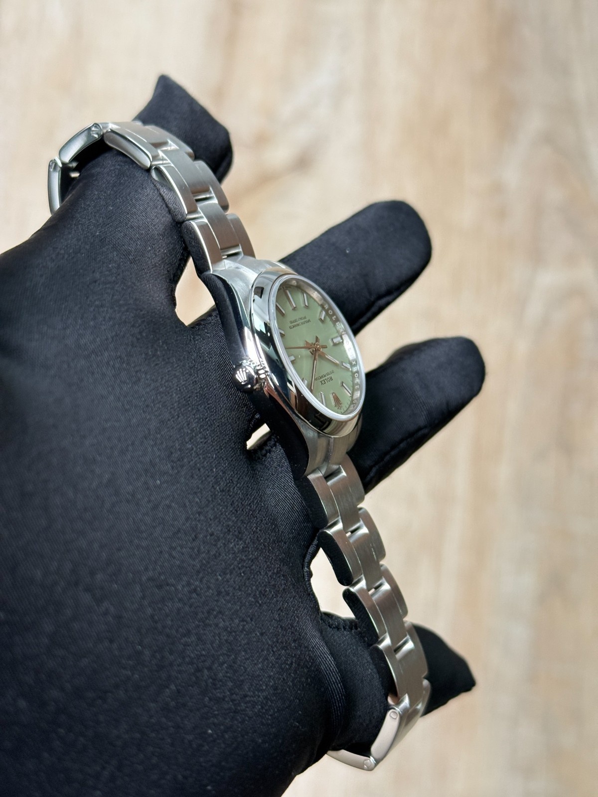 Rolex Oyster Perpetual 31 Pistachio Smooth Oyster 2026 Unworn 277200