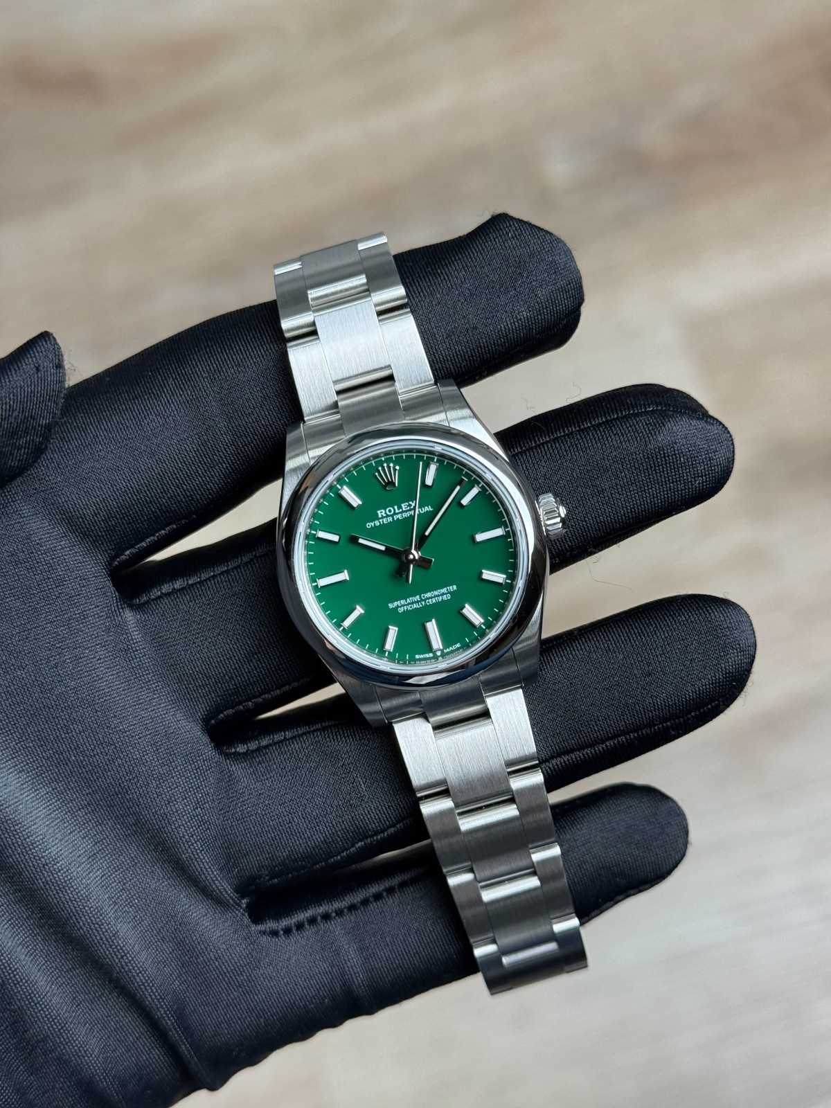 Rolex Oyster Perpetual 31mm UNWORN 2026 Green Index Smoooth Oyster 277200