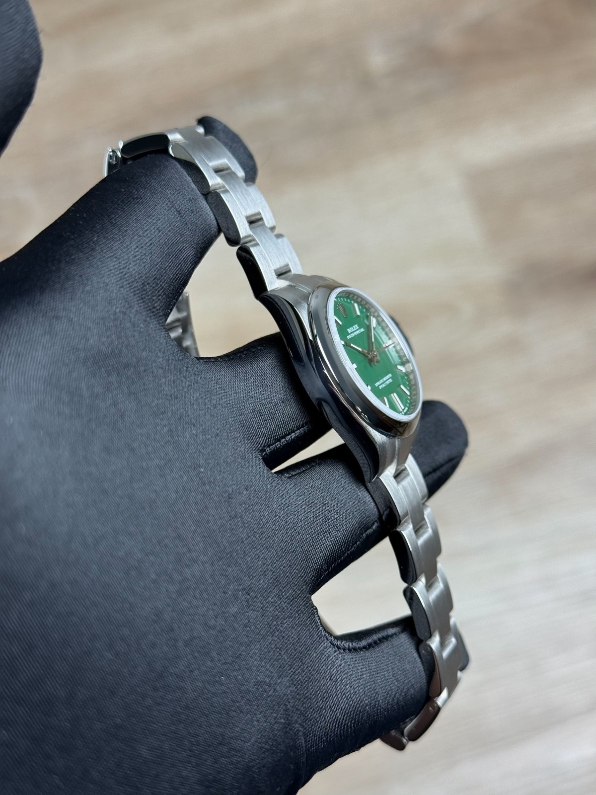 Rolex Oyster Perpetual 31mm UNWORN 2026 Green Index Smoooth Oyster 277200