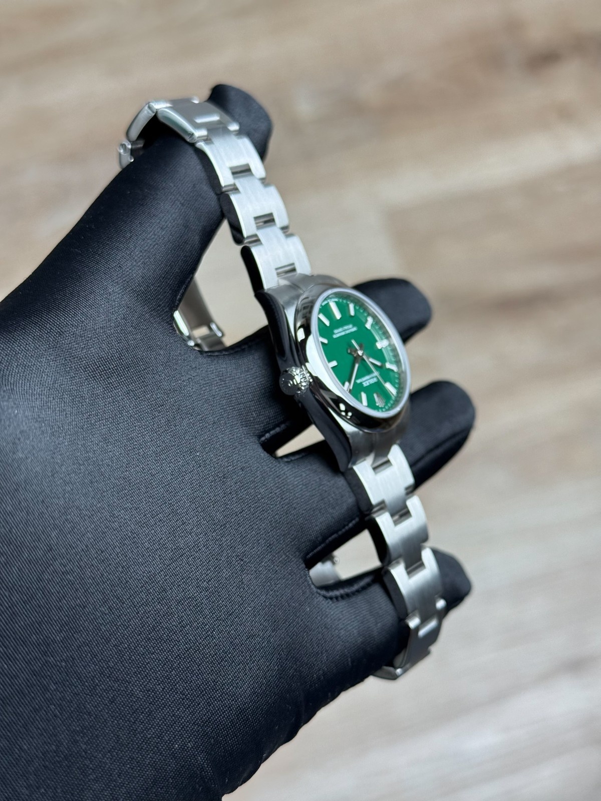 Rolex Oyster Perpetual 31mm UNWORN 2026 Green Index Smoooth Oyster 277200