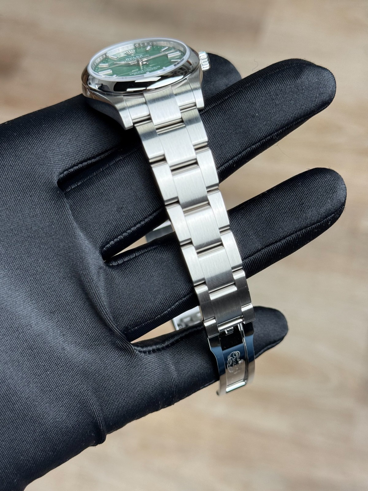 Rolex Oyster Perpetual 31mm UNWORN 2026 Green Index Smoooth Oyster 277200