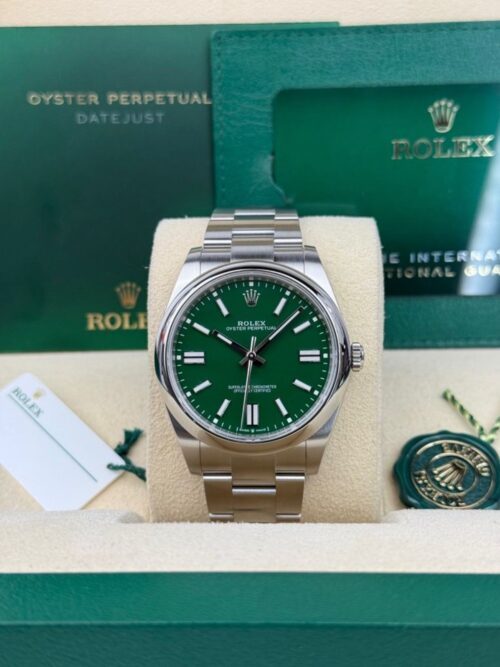 Rolex Oyster Perpetual 41 Green Smooth Oyster 2026 Uwnron 134300