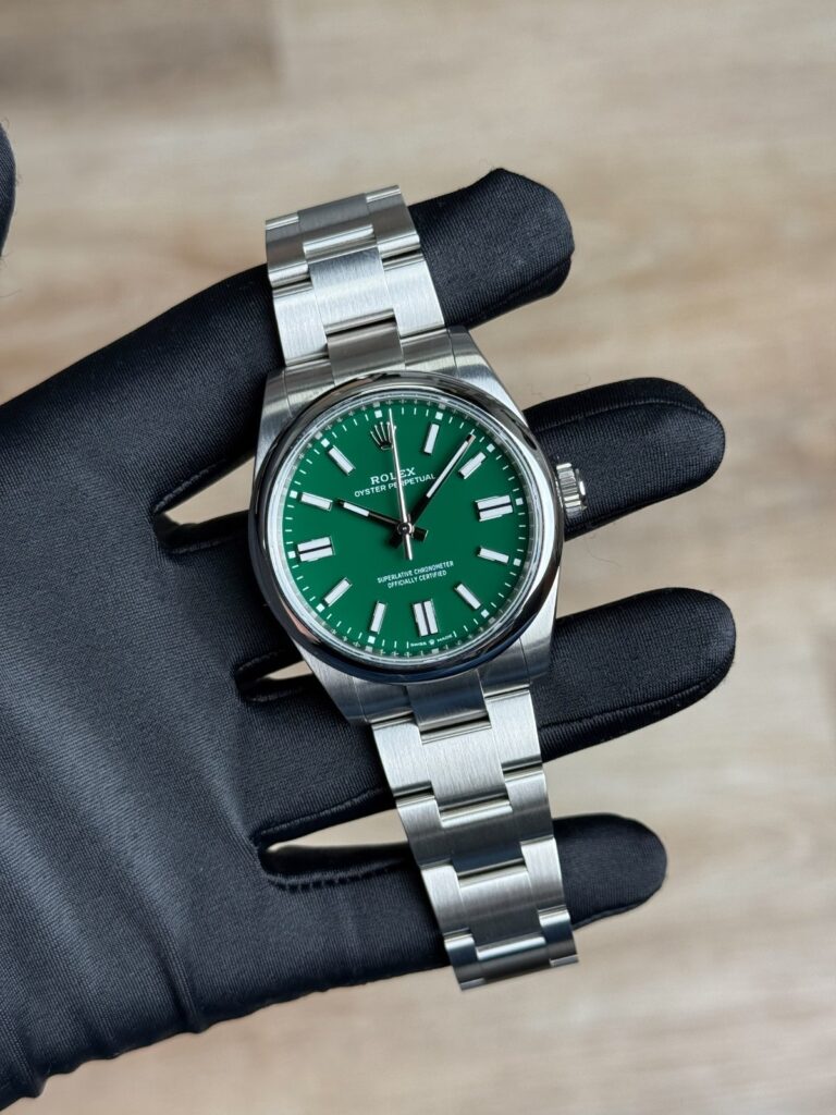 Rolex Oyster Perpetual 41 Green Smooth Oyster 2026 Uwnron 134300