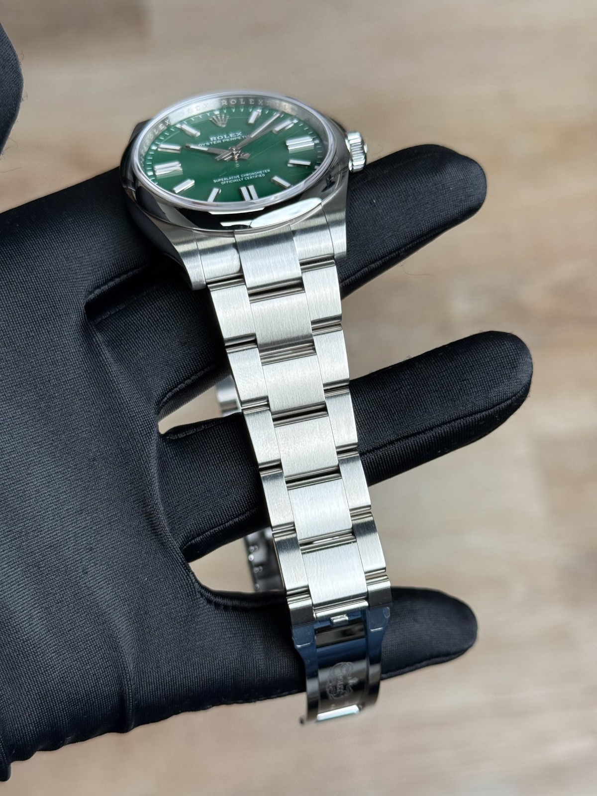 Rolex Oyster Perpetual 41 Green Smooth Oyster 2026 Uwnron 134300