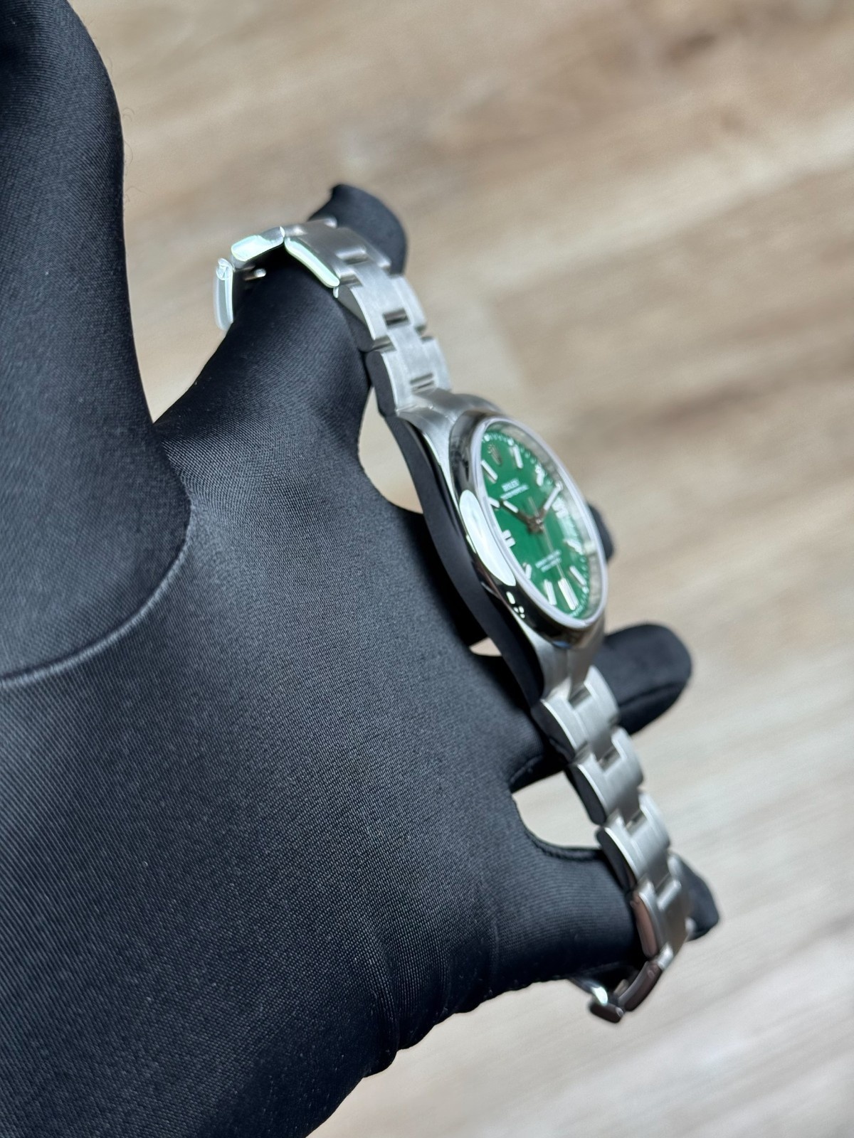 Rolex Oyster Perpetual 41 Green Smooth Oyster 2026 Uwnron 134300