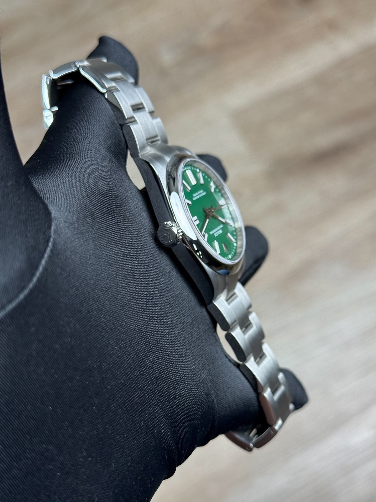 Rolex Oyster Perpetual 41 Green Smooth Oyster 2026 Uwnron 134300