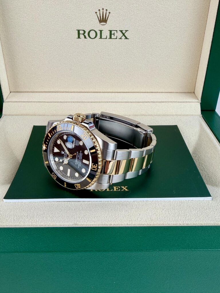 Rolex Submariner 40mm 2015 Black/Black Oyster Preowned 116613LN