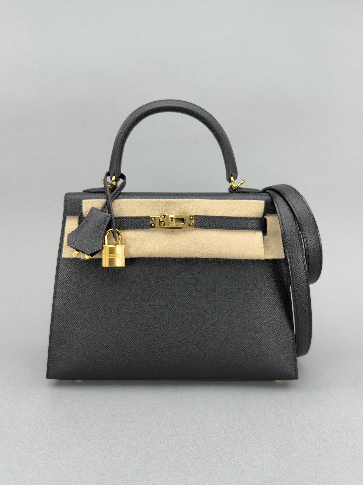 Hermes Kelly 25 Sellier Epsom Black/Noir Gold Hardware G Stamp Unworn