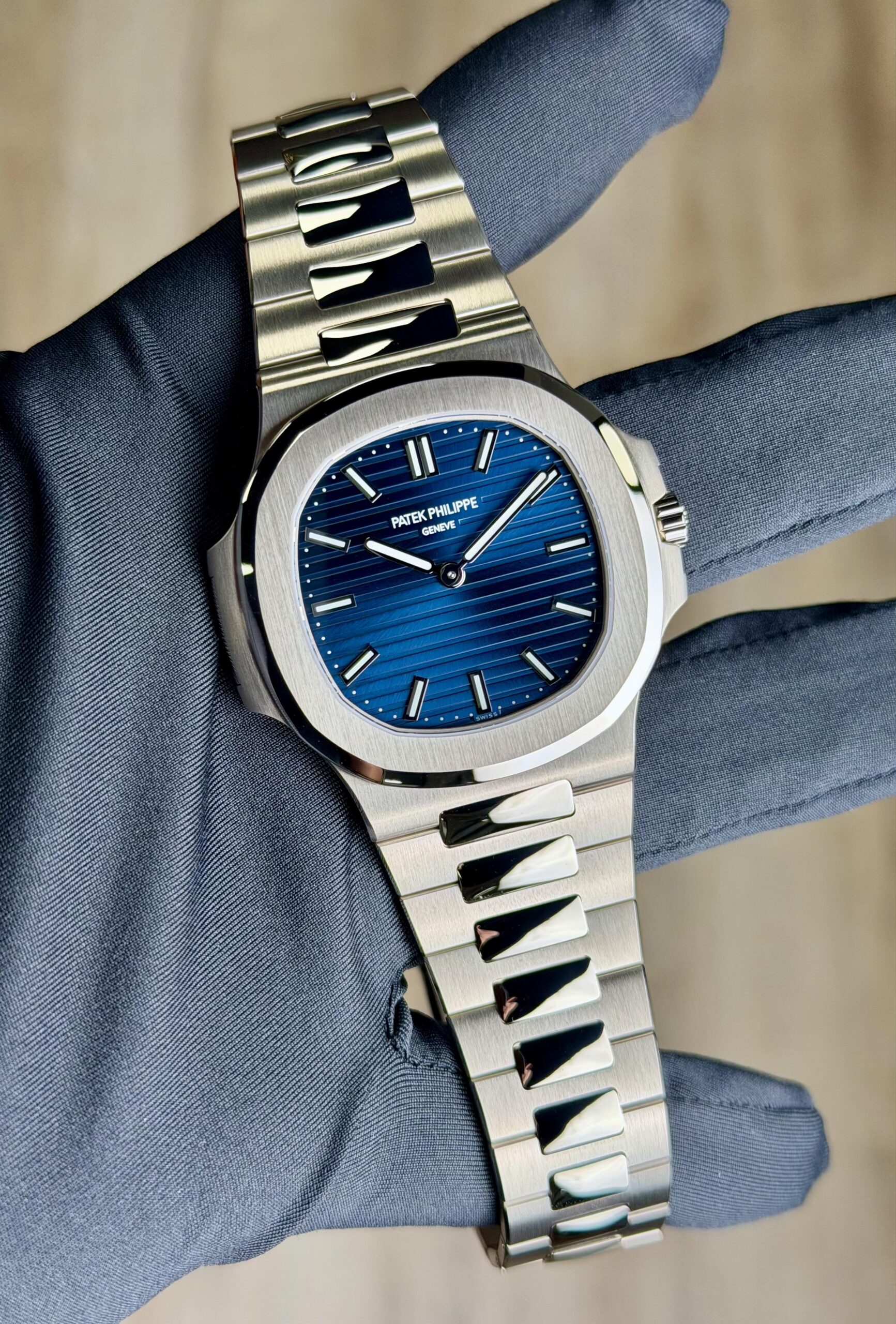 Patek Philippe Nautilus UNWORN 2026 Blue Sunburst Index 5810/1G-001