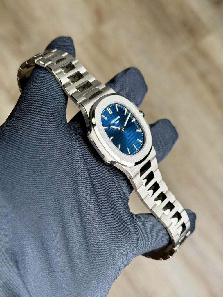 Patek Philippe Nautilus UNWORN 2026 Blue Sunburst Index 5810/1G-001