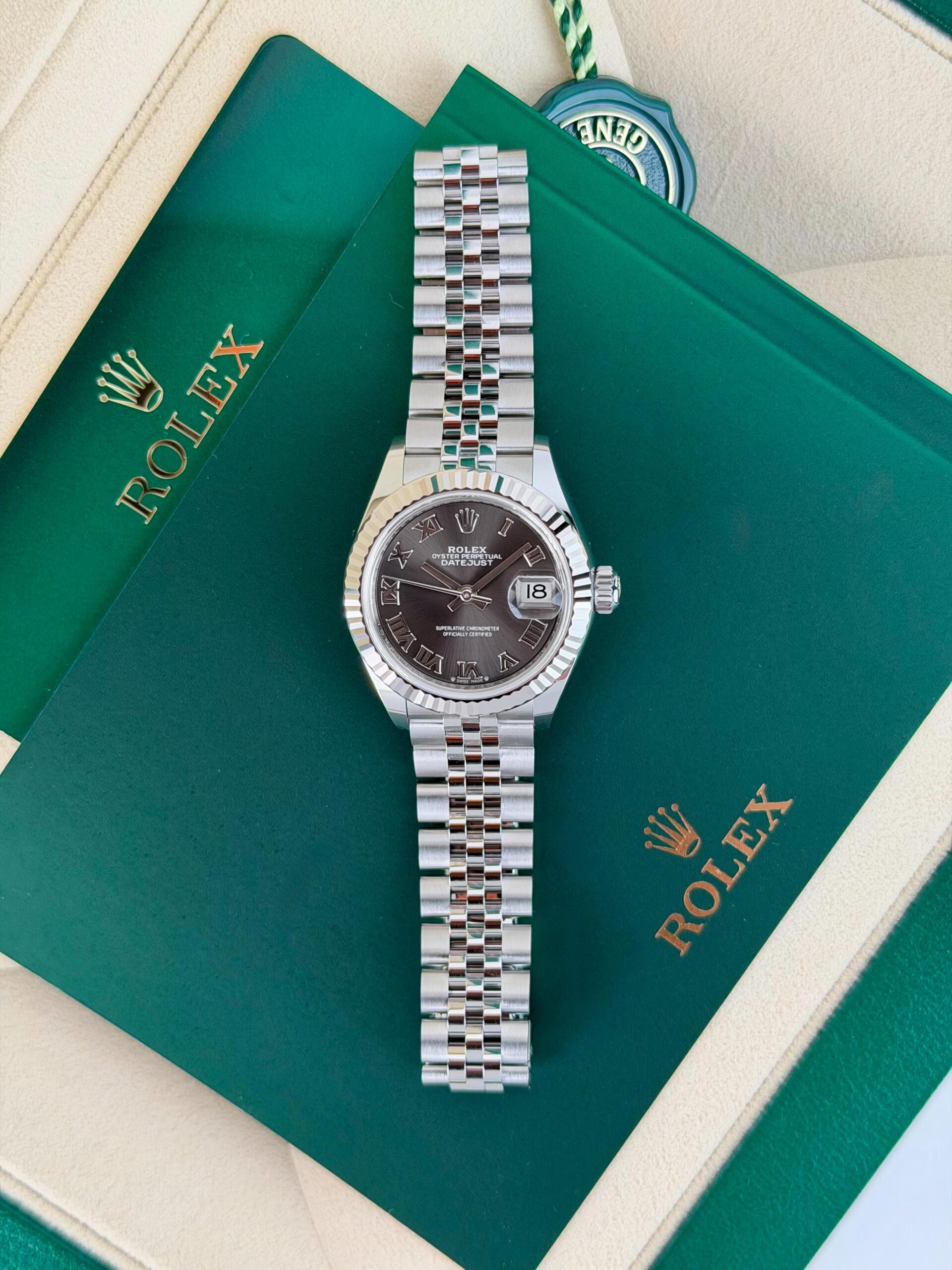 Rolex Datejust 28mm UNWORN 2026 Dark Grey Roman Fluted Jubilee 279174