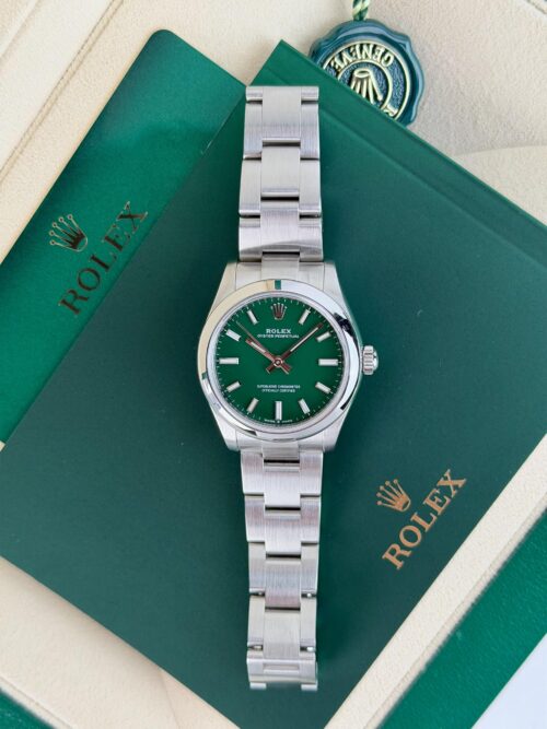 Rolex Oyster Perpetual 31mm 2023 Green Index Smoooth Oyster 277200