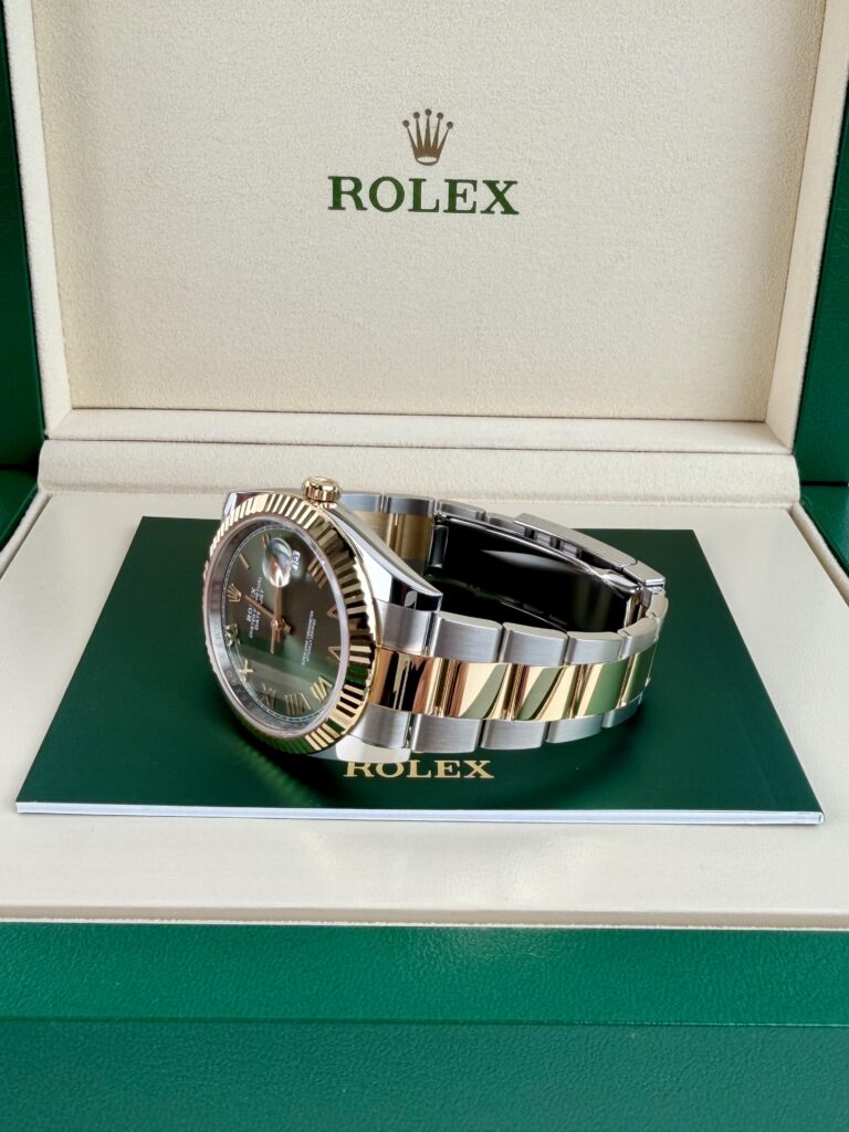 Rolex Datejust 41mm UNWORN 2026 Olive Green Roman Fluted Oyster 126333