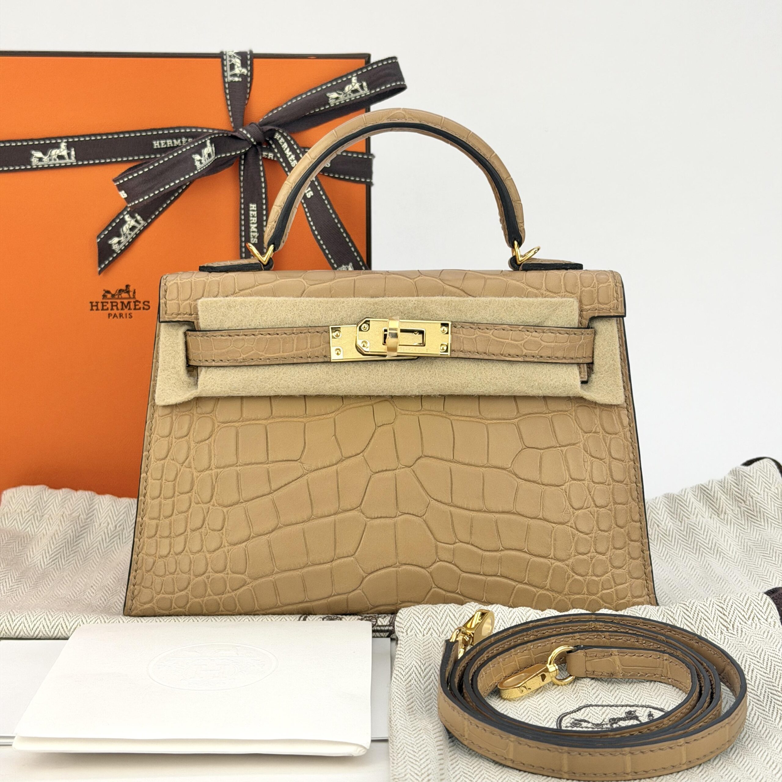 Hermes Mini Kelly 20 Matte Alligator Chai Gold Hardware U Stamp Unworn