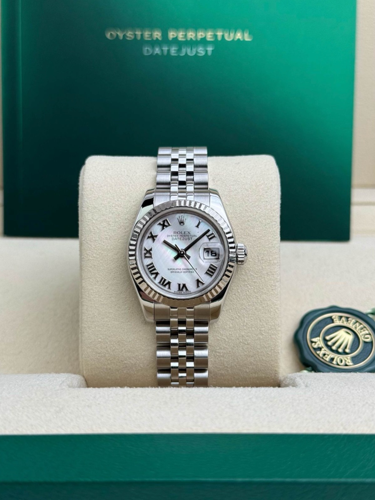 Rolex Datejust 26mm 2017 MOP Pearl Roman Fluted Jubilee Preowned 179174