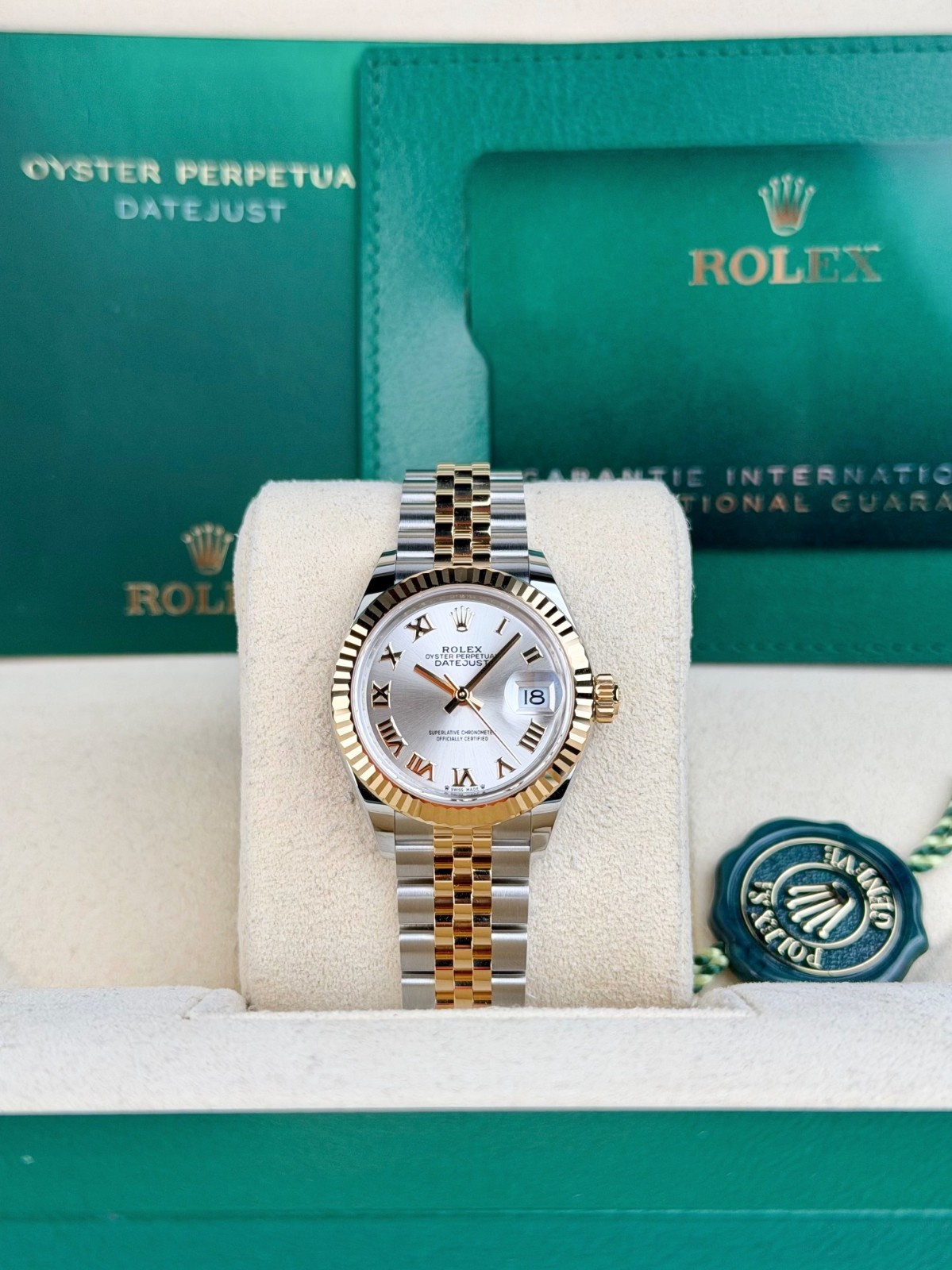 Rolex Datejust 28mm 2022 Silver Roman Fluted Jubilee 279173