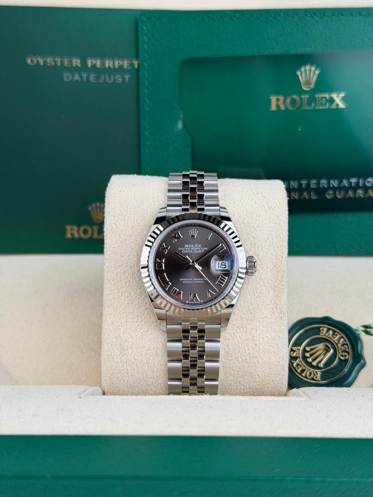 Rolex Datejust 28mm UNWORN 2026 Dark Grey Roman Fluted Jubilee 279174