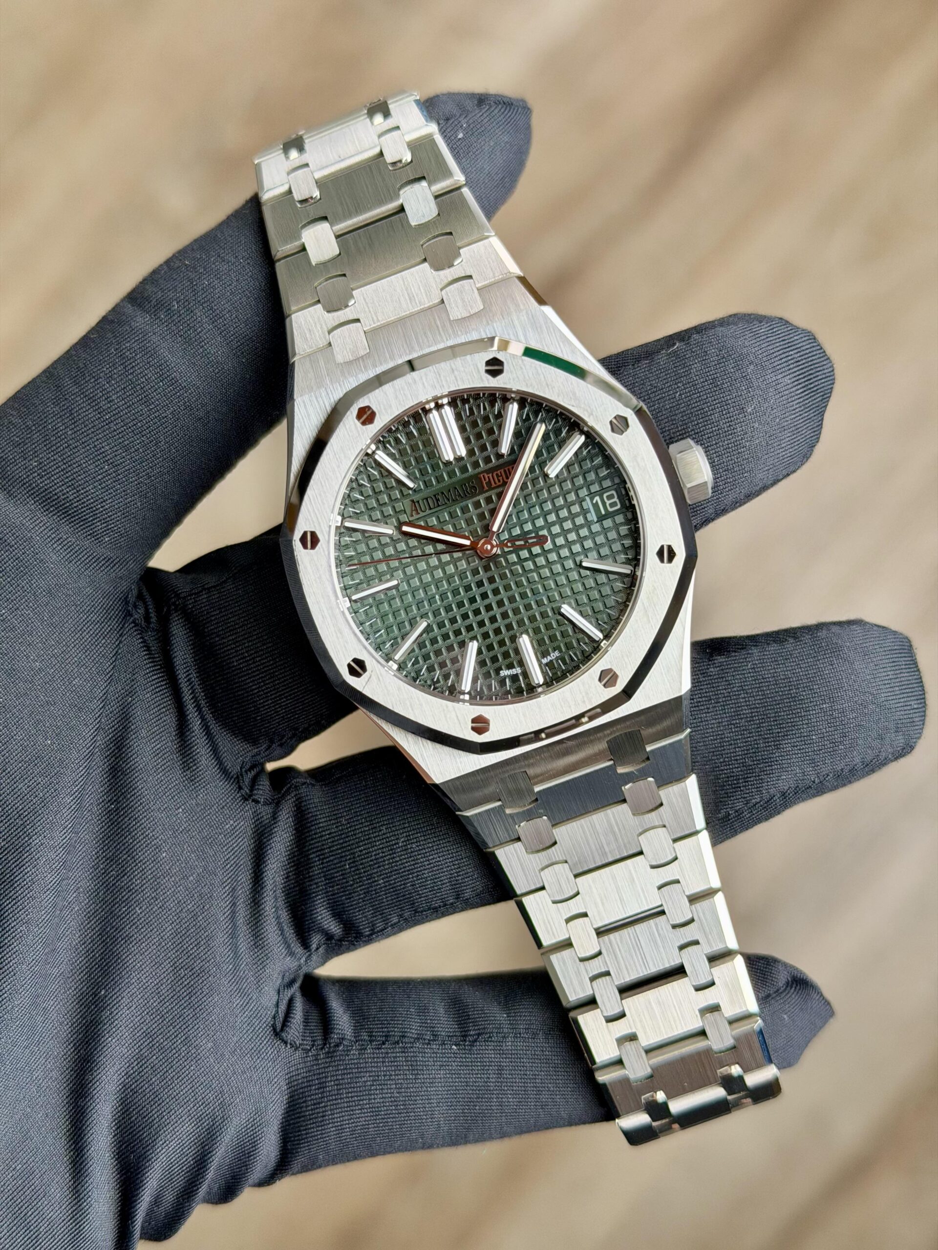 Audemars Piguet Royal Oak 41mm UNWORN 2026 Green Index 15510ST.OO.1320ST.09