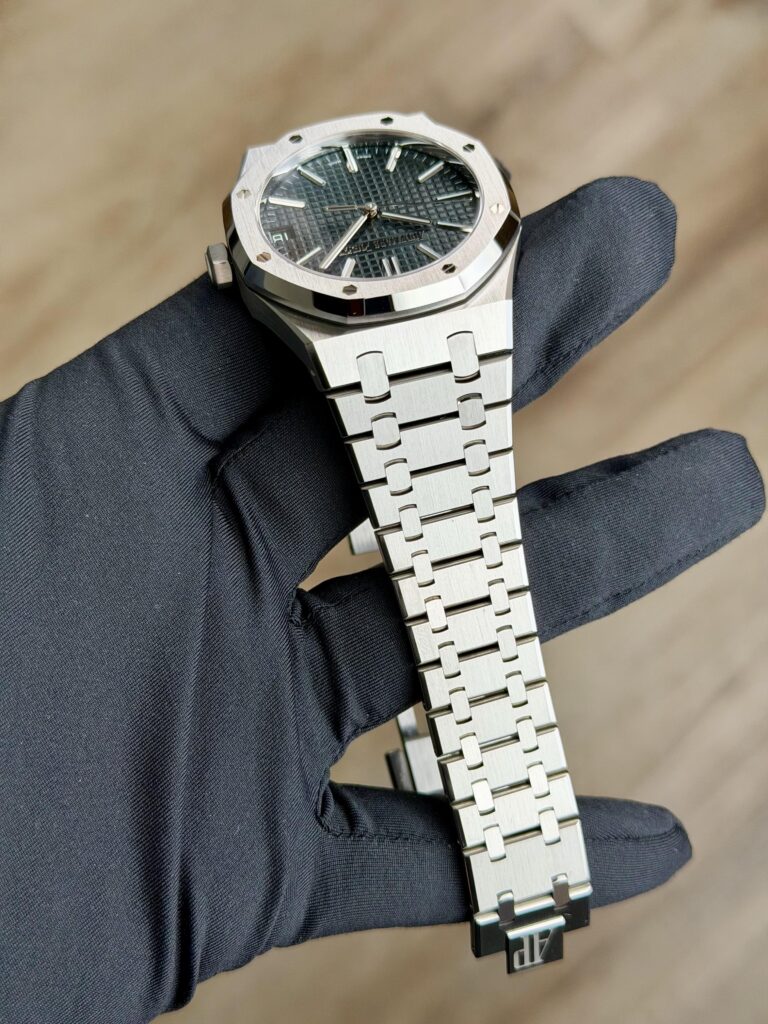 Audemars Piguet Royal Oak 41mm UNWORN 2026 Green Index 15510ST.OO.1320ST.09