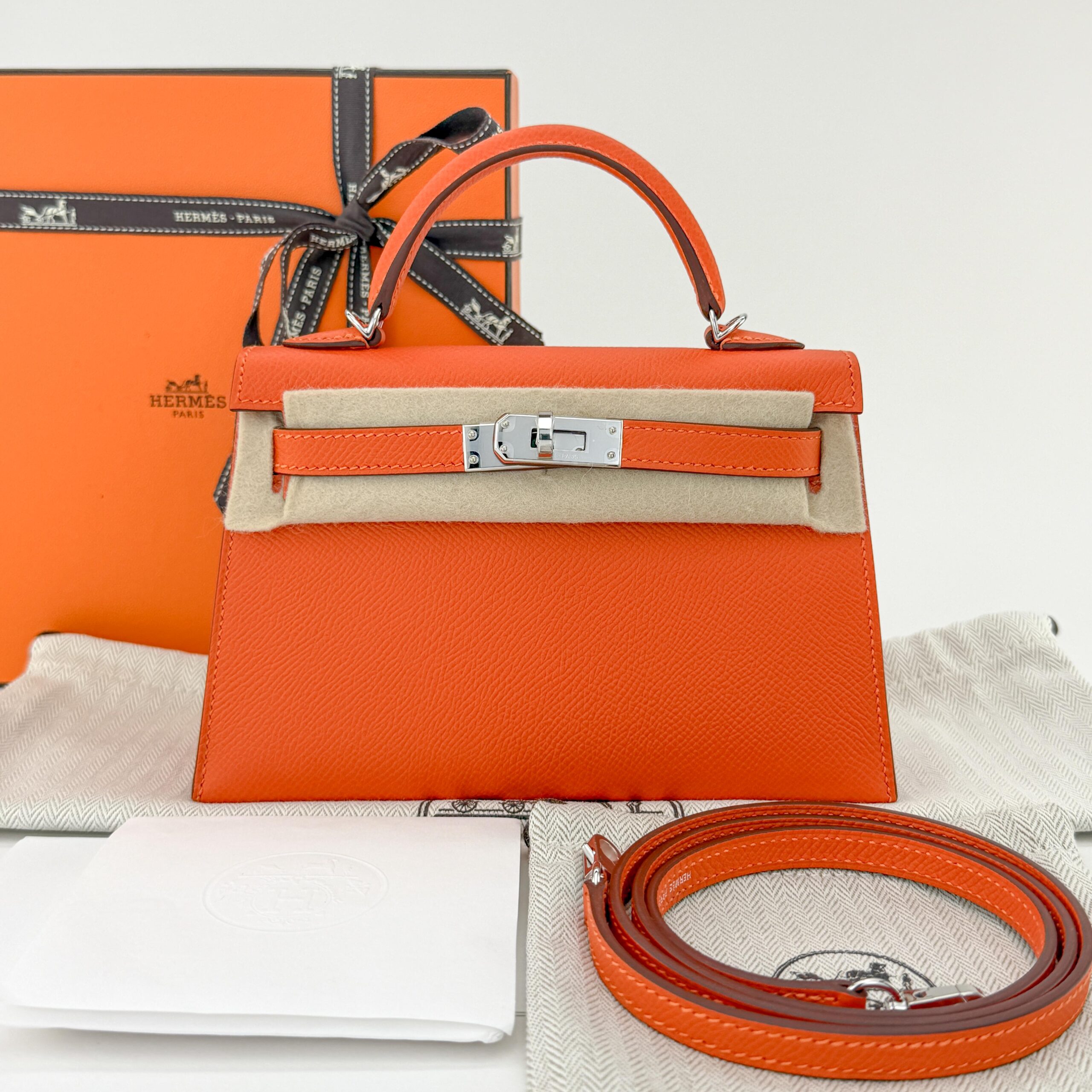 Hermes Mini Kelly 20 Sellier Epsom Feu Orange Palladium Hardware G Stamp Unworn