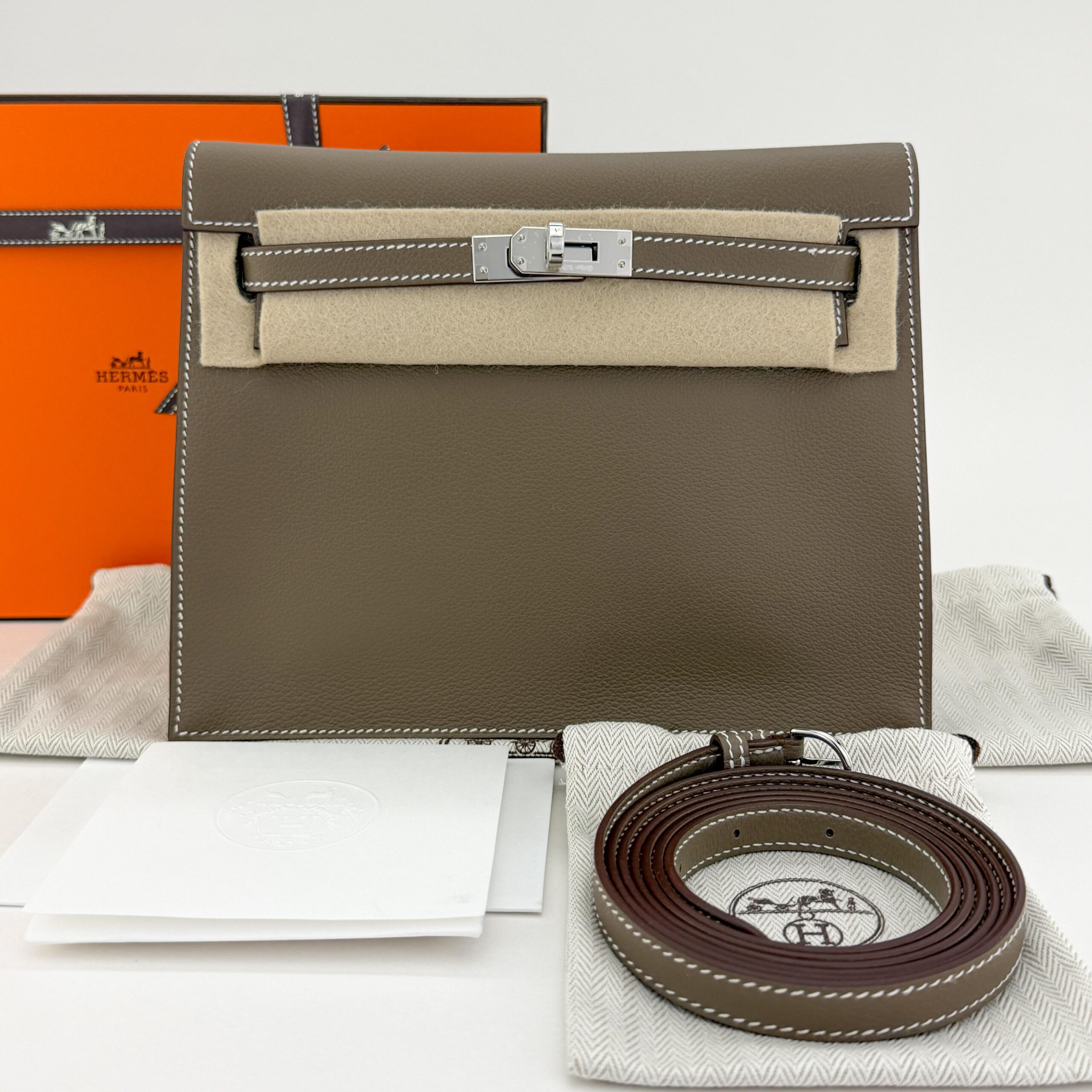 Hermès Kelly Danse Evercolor Etoupe Palladium Hardware G Stamp Unworn