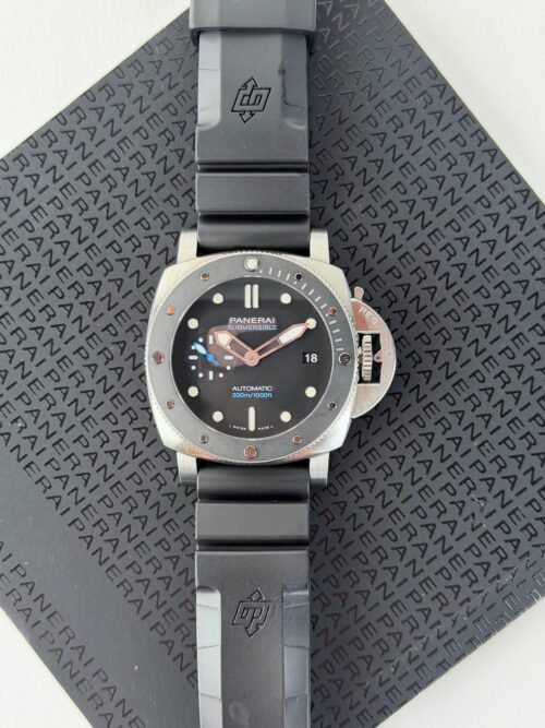 Panerai Submersible 42mm 2022 Black/Black Excellent PAM01683