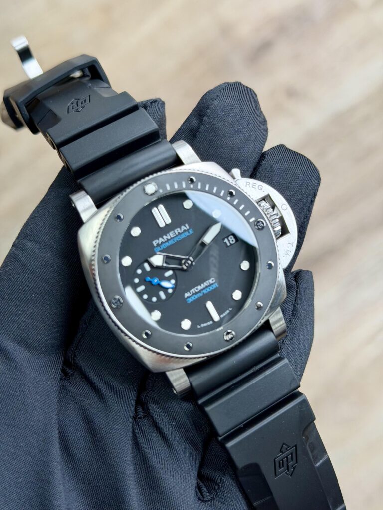 Panerai Submersible 42mm 2022 Black/Black Excellent PAM01683